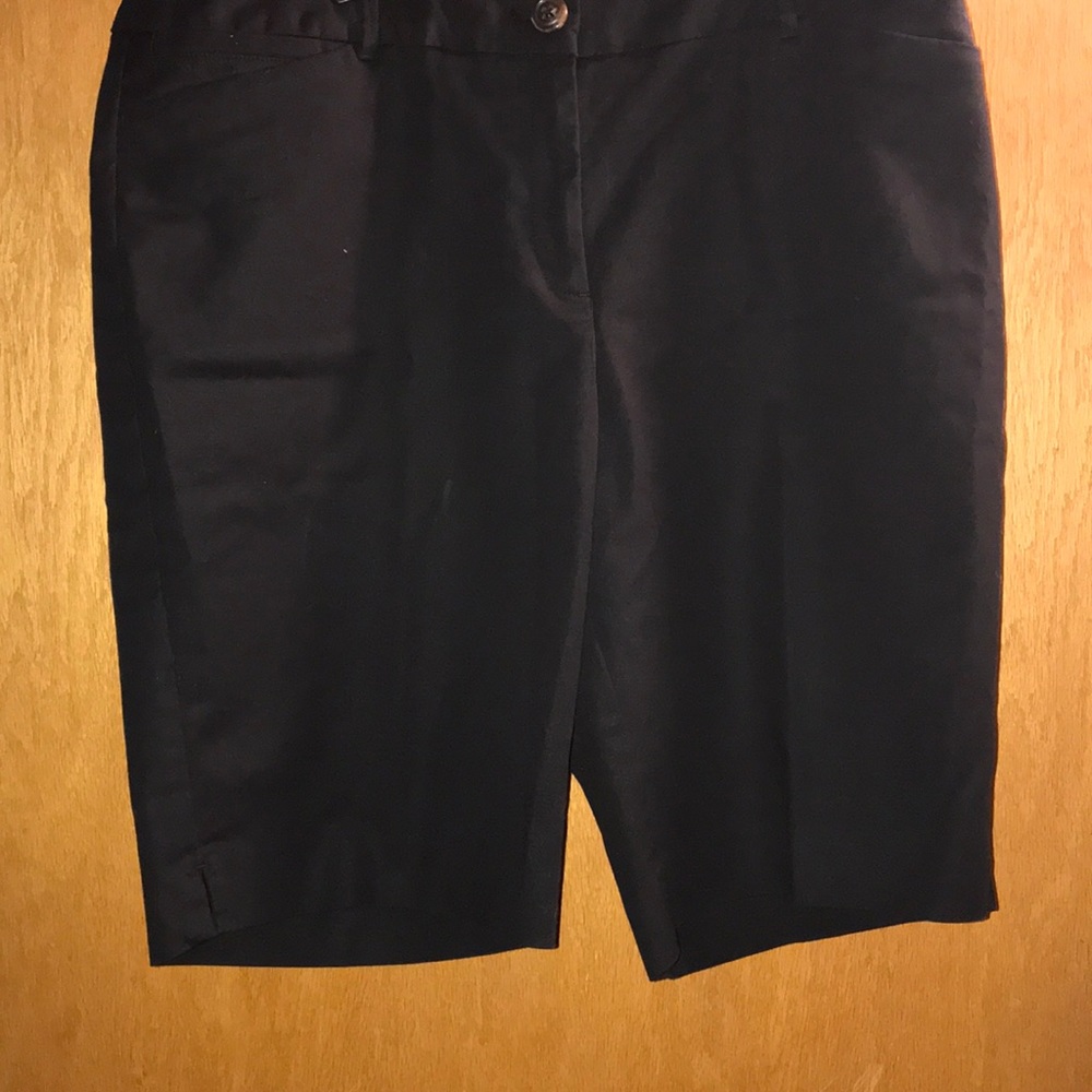 Black walking shorts by Chico